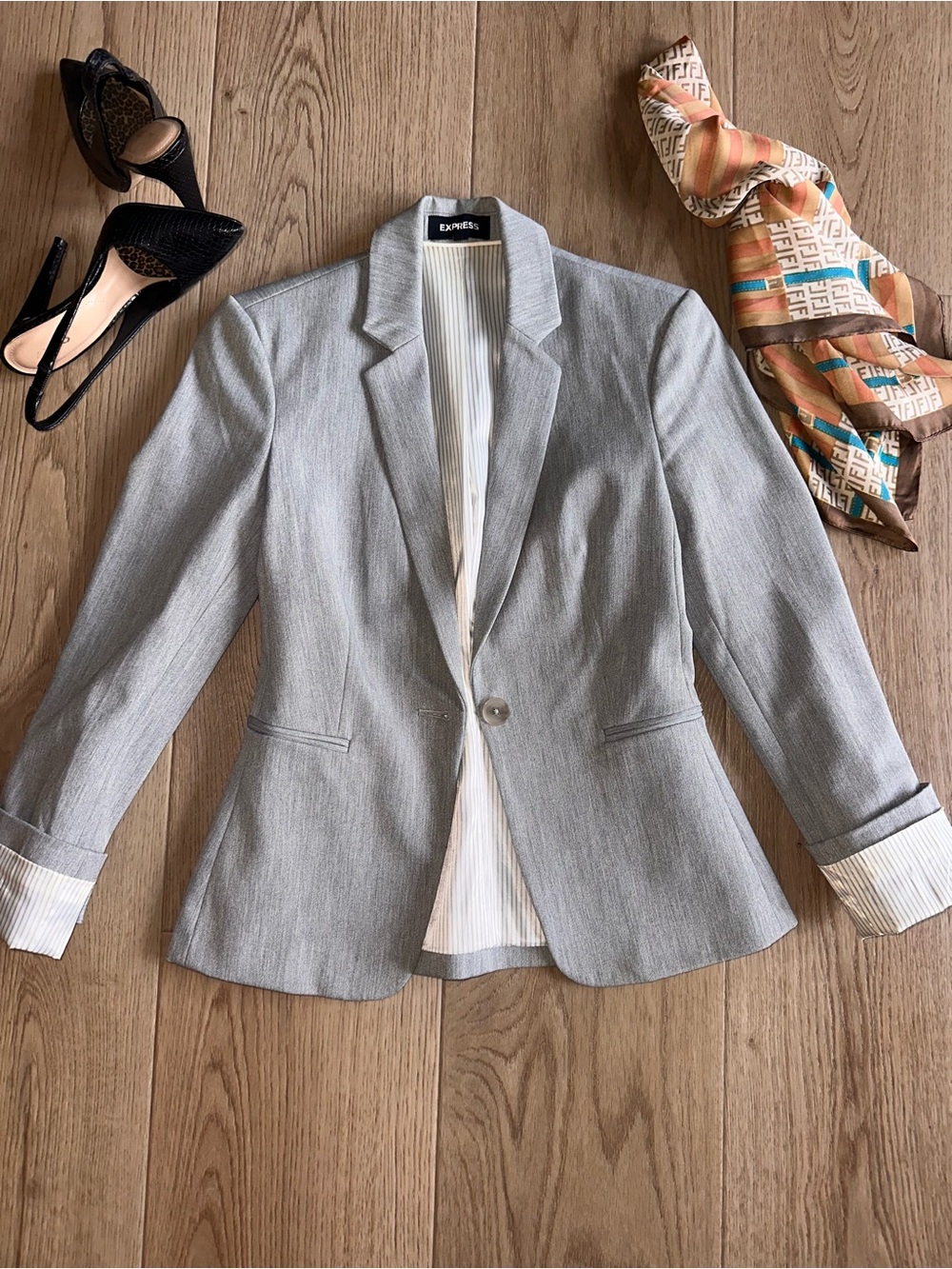 Express Light Gray Single-Button Tailored Blazer w/Pinstripe Lining Size 00